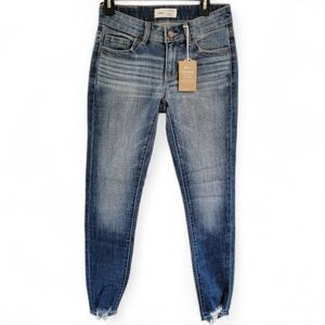 NWT 24 BKE Buckle Victoria Ankle Skinny Universal Fit Low Rise Distressed Denim